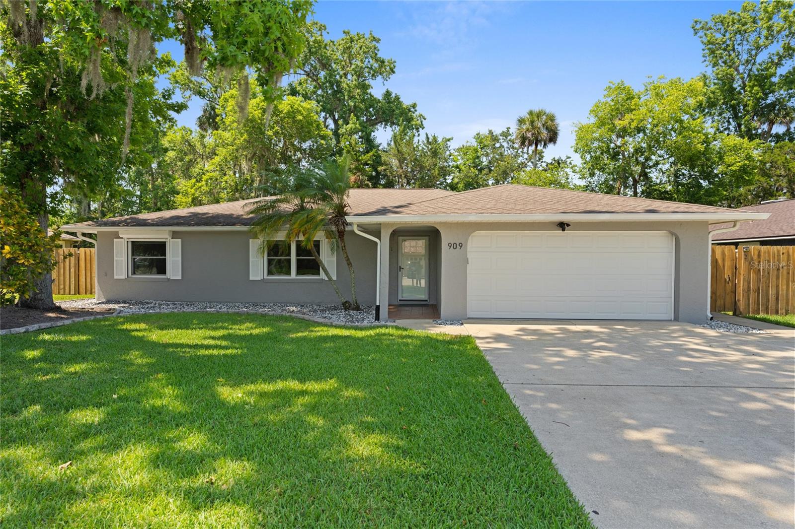 909 Bentwood Ln #1 Property Photo