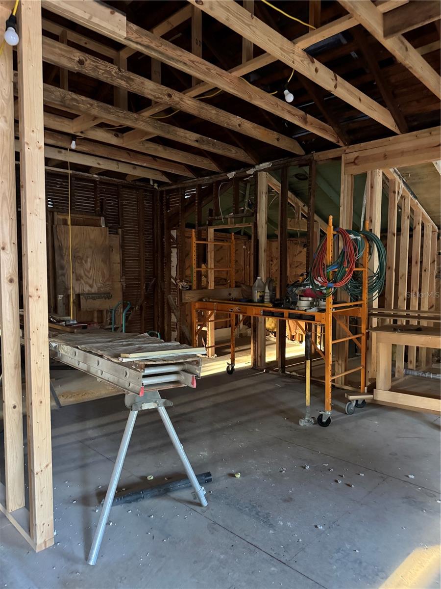 585 Washington St Property Photo 7