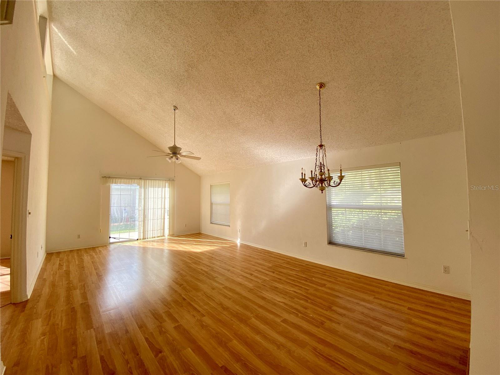 101 Braeburn Cir Property Photo 4