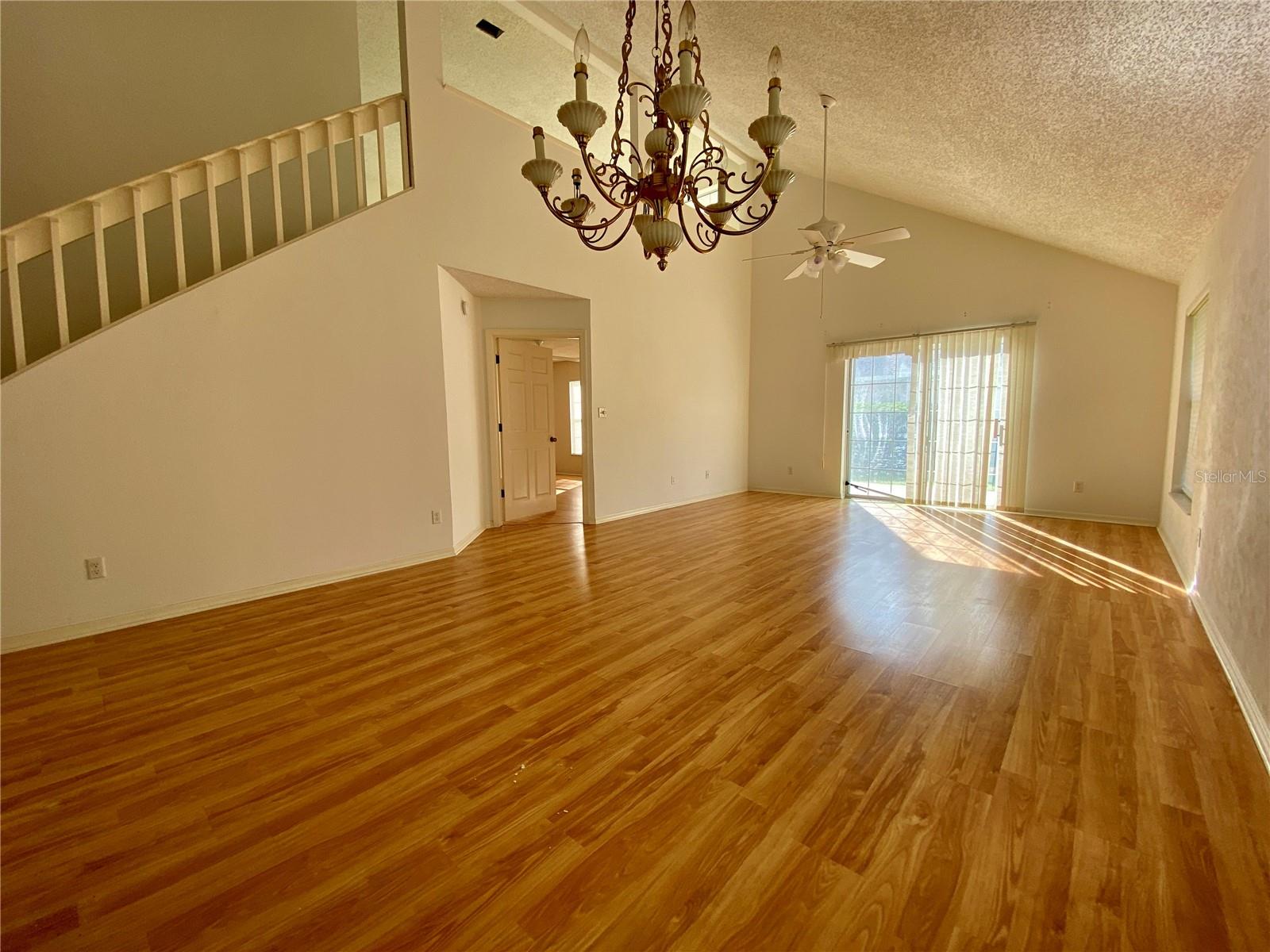 101 Braeburn Cir Property Photo 5