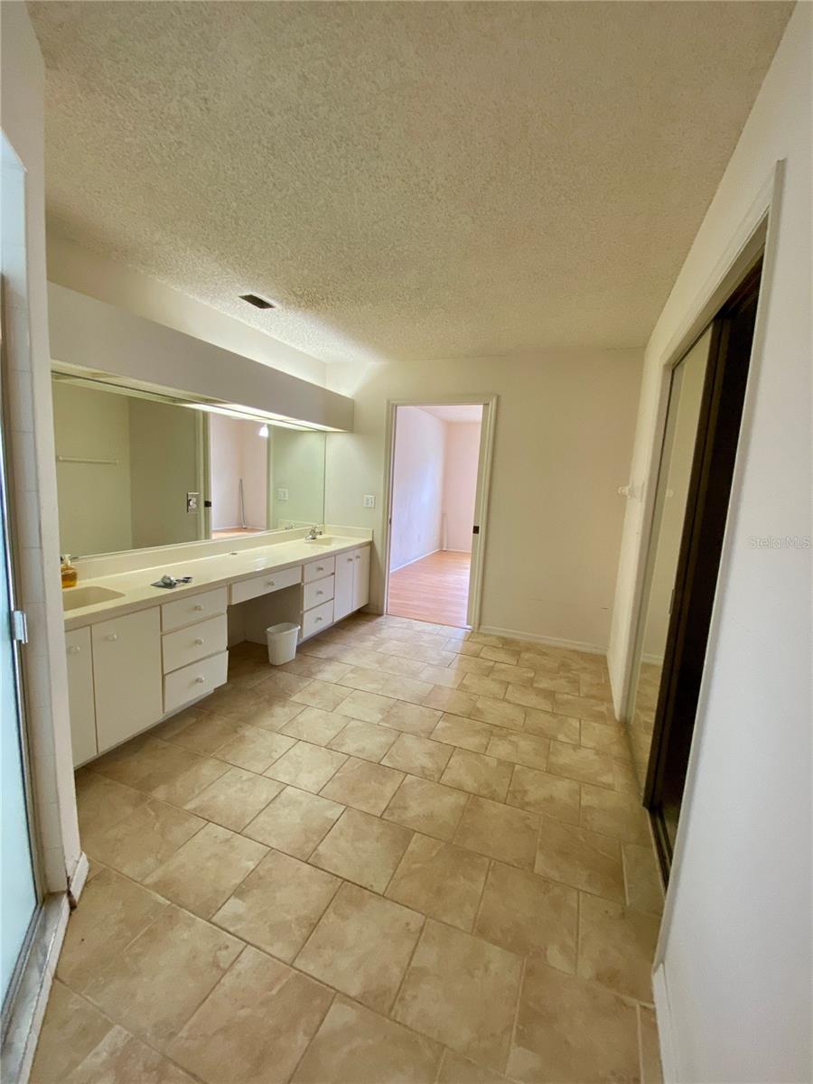 101 Braeburn Cir Property Photo 13