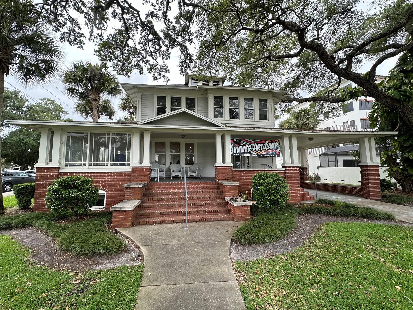 214 S Riverside Dr Property Photo