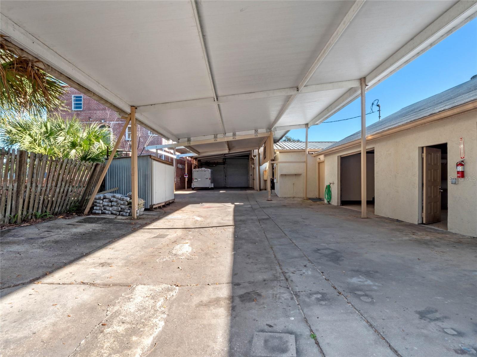 208 Magnolia St Property Photo 28