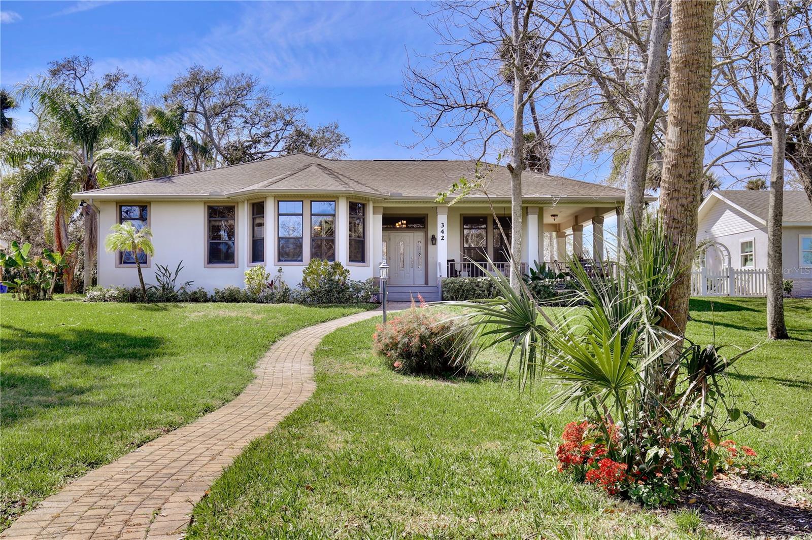 342 N Riverside Dr Property Photo