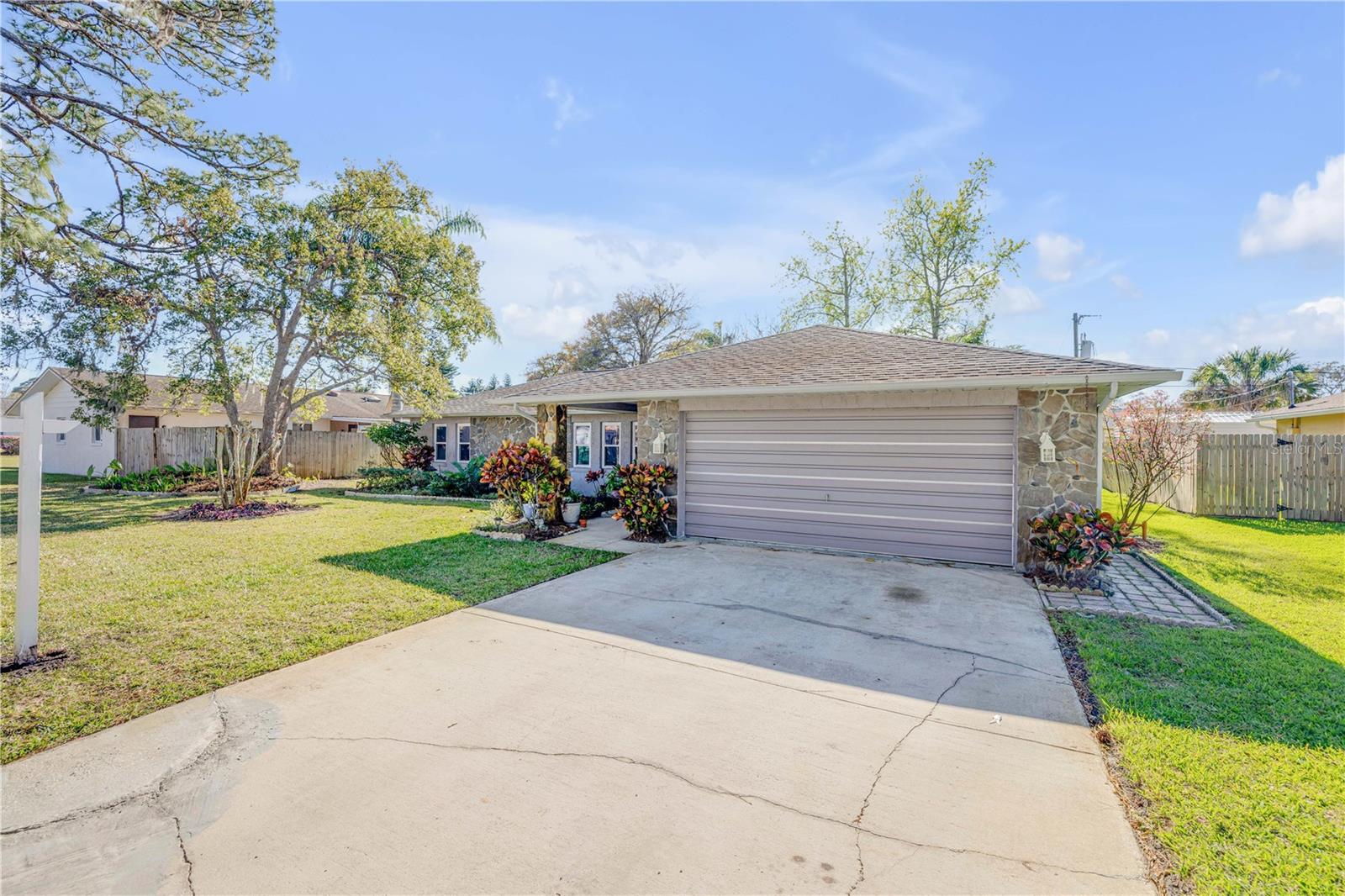 2828 Pine Tree Dr Property Photo