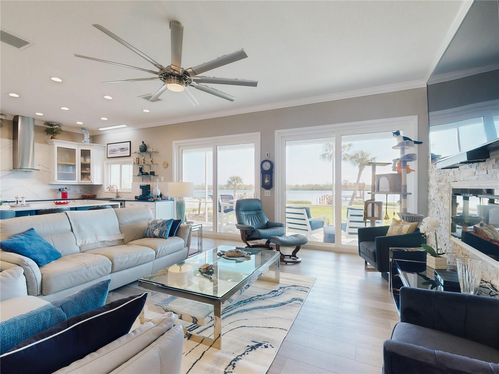 2019 S Riverside Property Photo 10