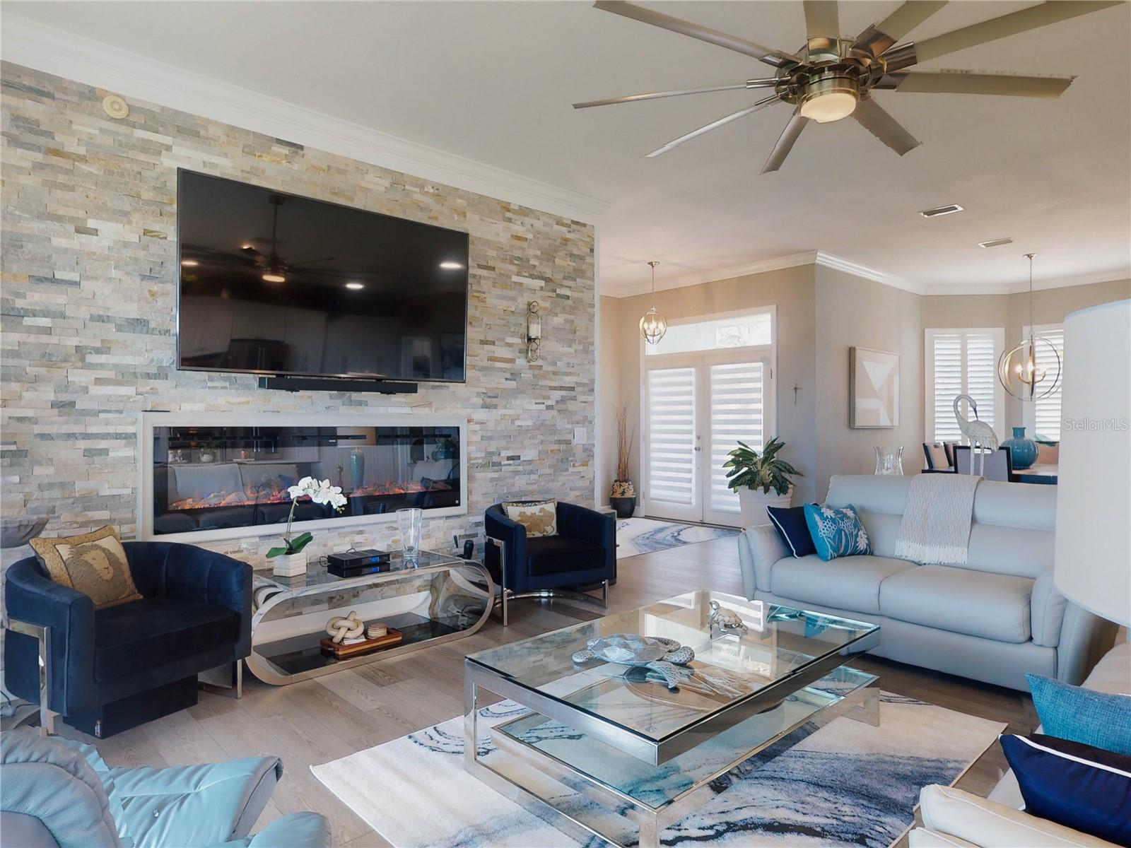 2019 S Riverside Property Photo 11