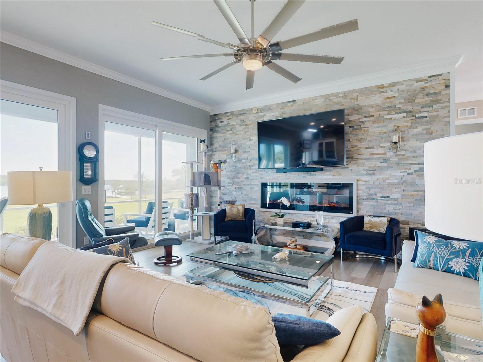 2019 S Riverside Property Photo 12