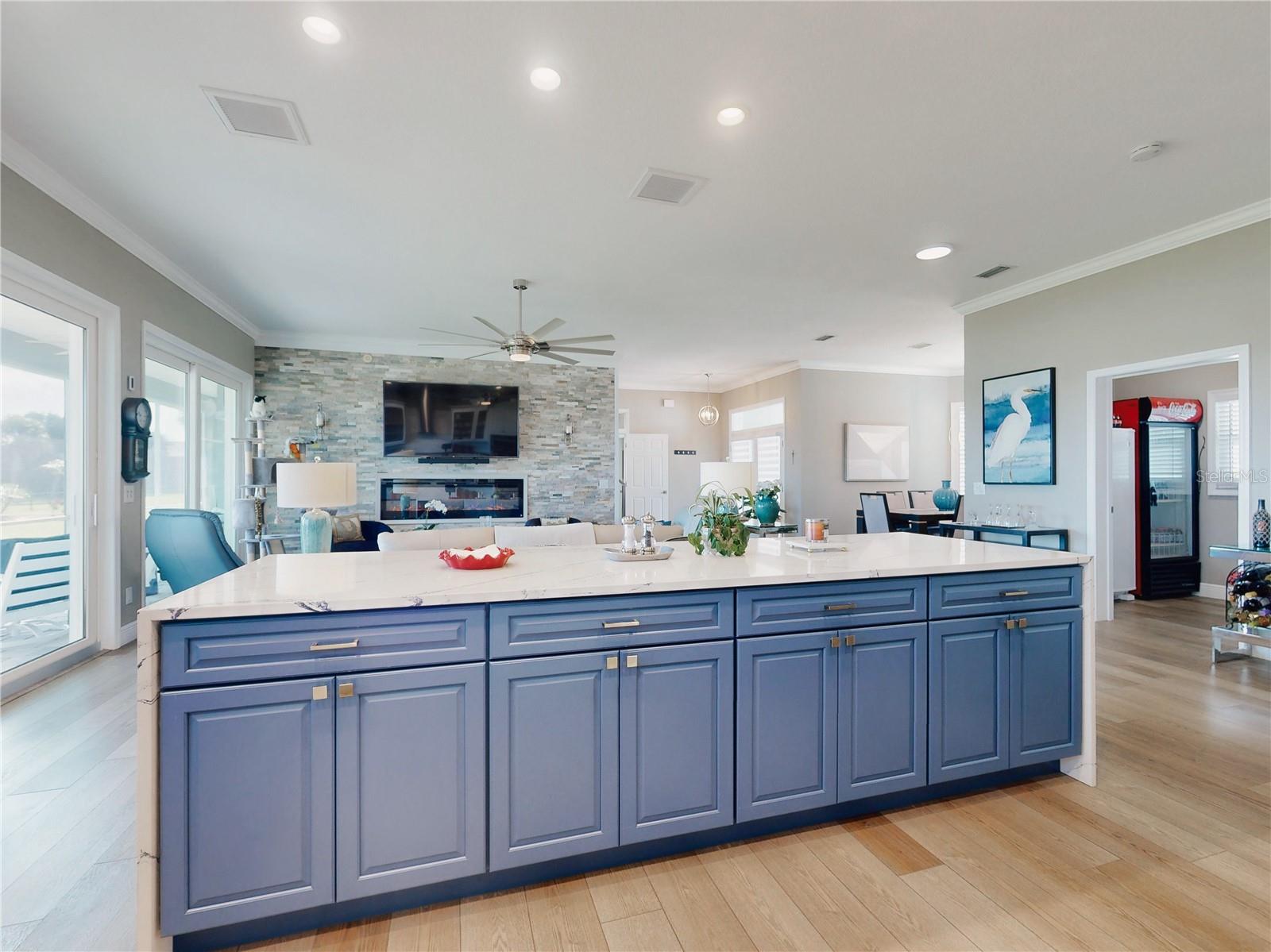 2019 S Riverside Property Photo 16
