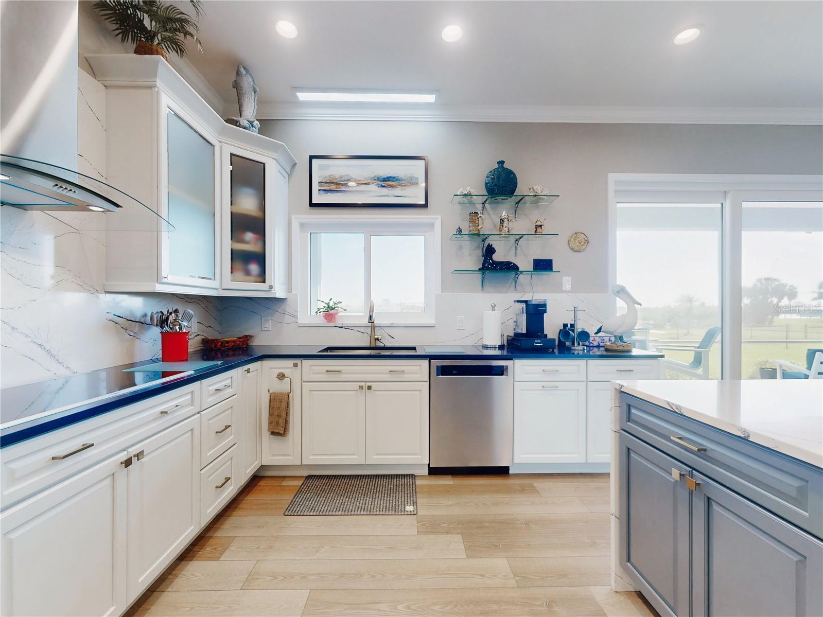 2019 S Riverside Property Photo 17