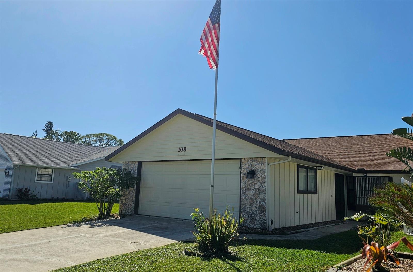 108 Lake Fairgreen Cir Property Photo