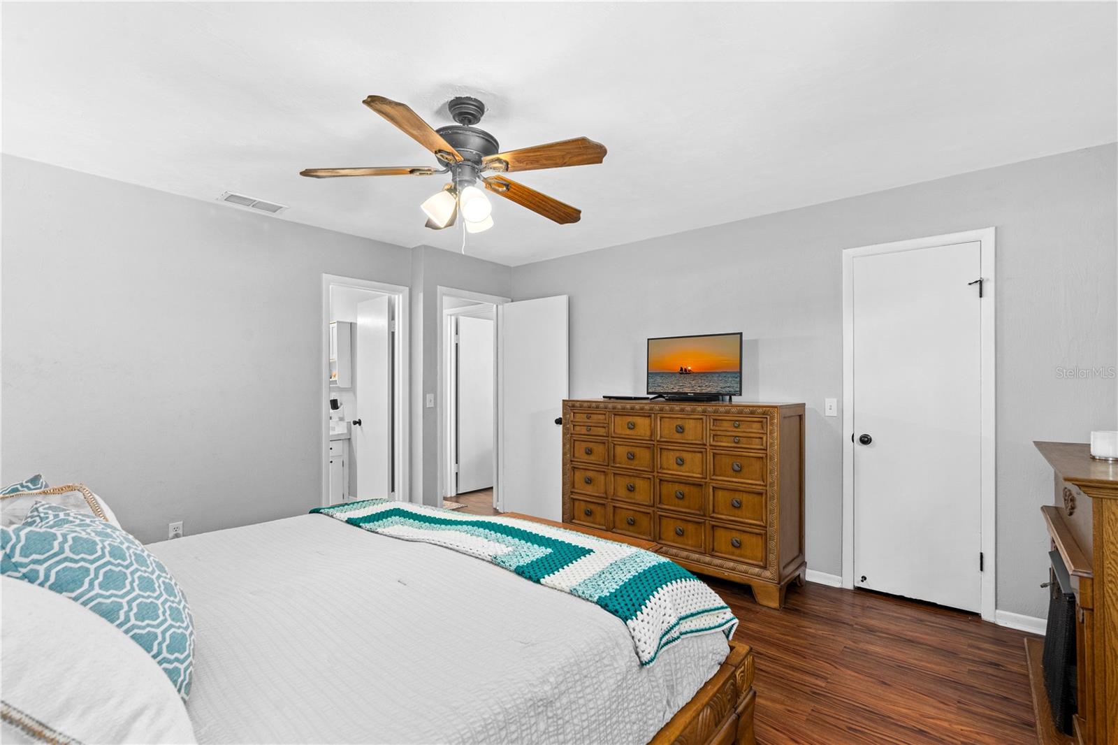 411 Sea Gull Ct Property Photo 23