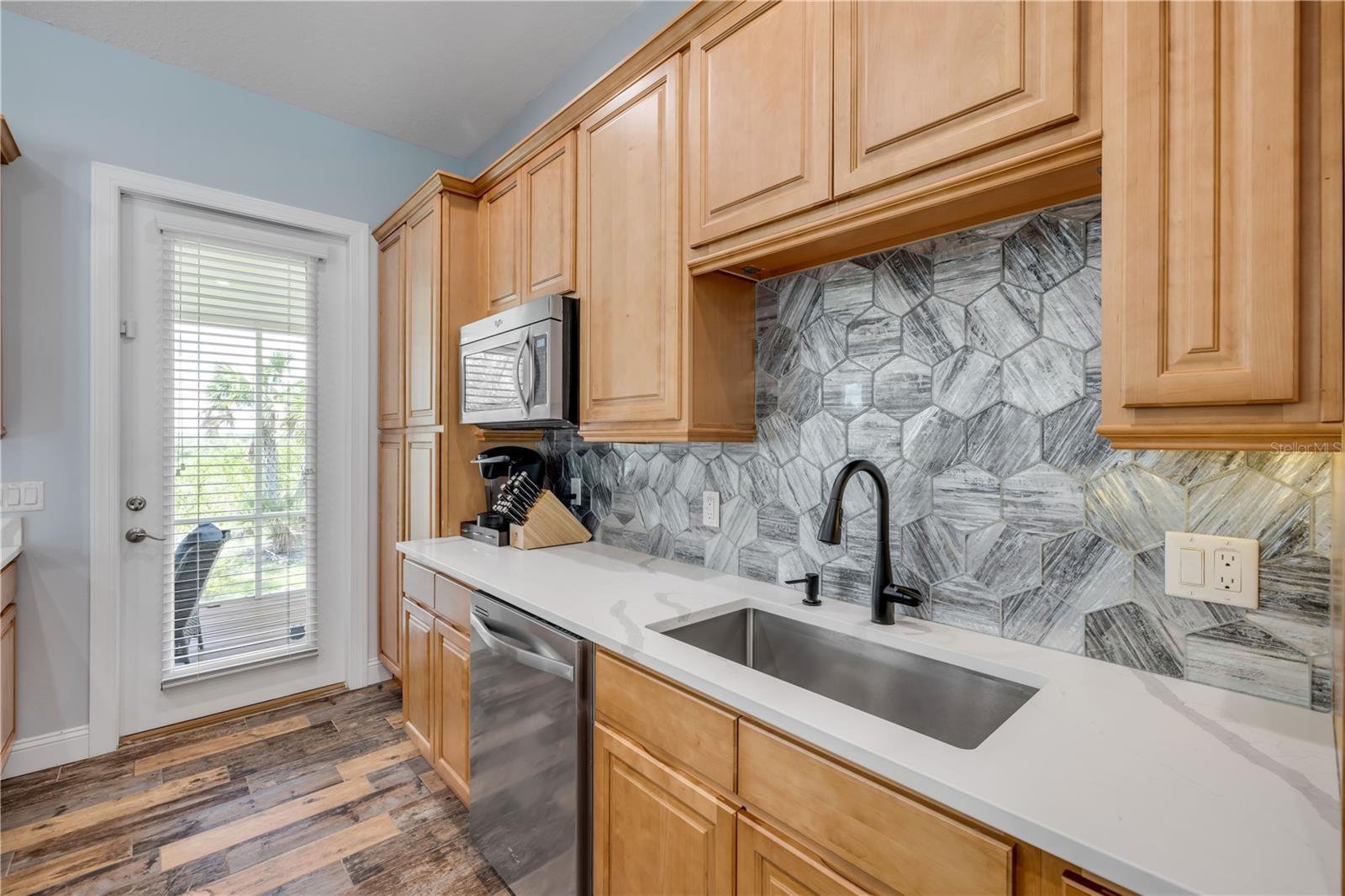 1804 Saxon Dr Property Photo 17