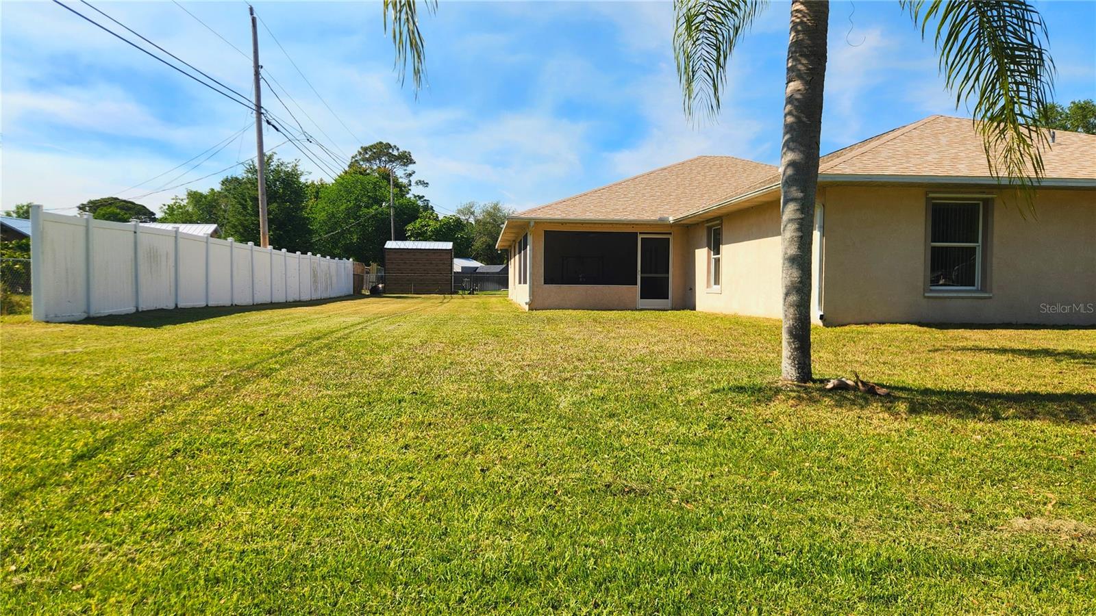 2530 Tamarind Dr Property Photo 3