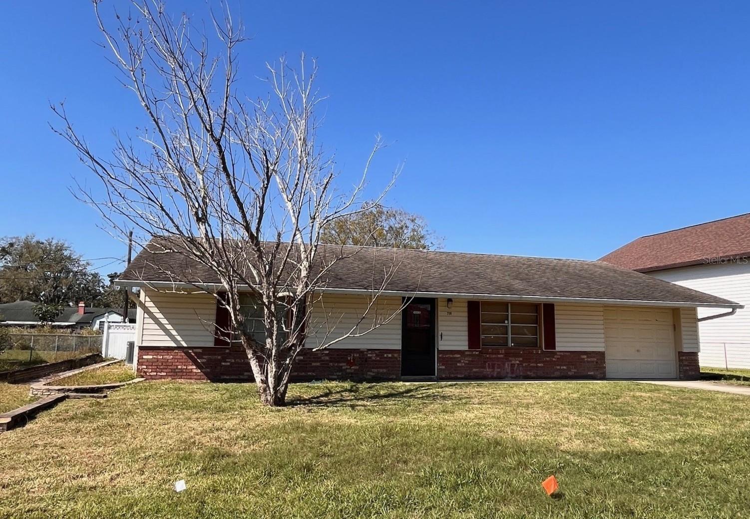 2114 Travelers Palm Dr Property Photo