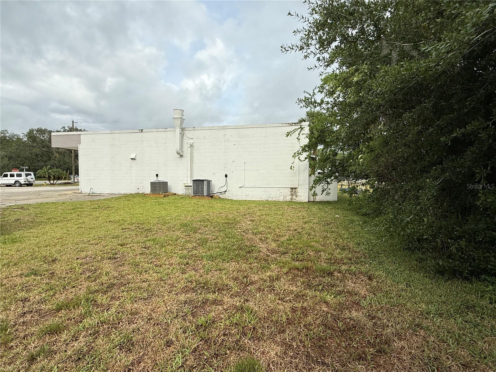 2153 State Road 44 Property Photo 9