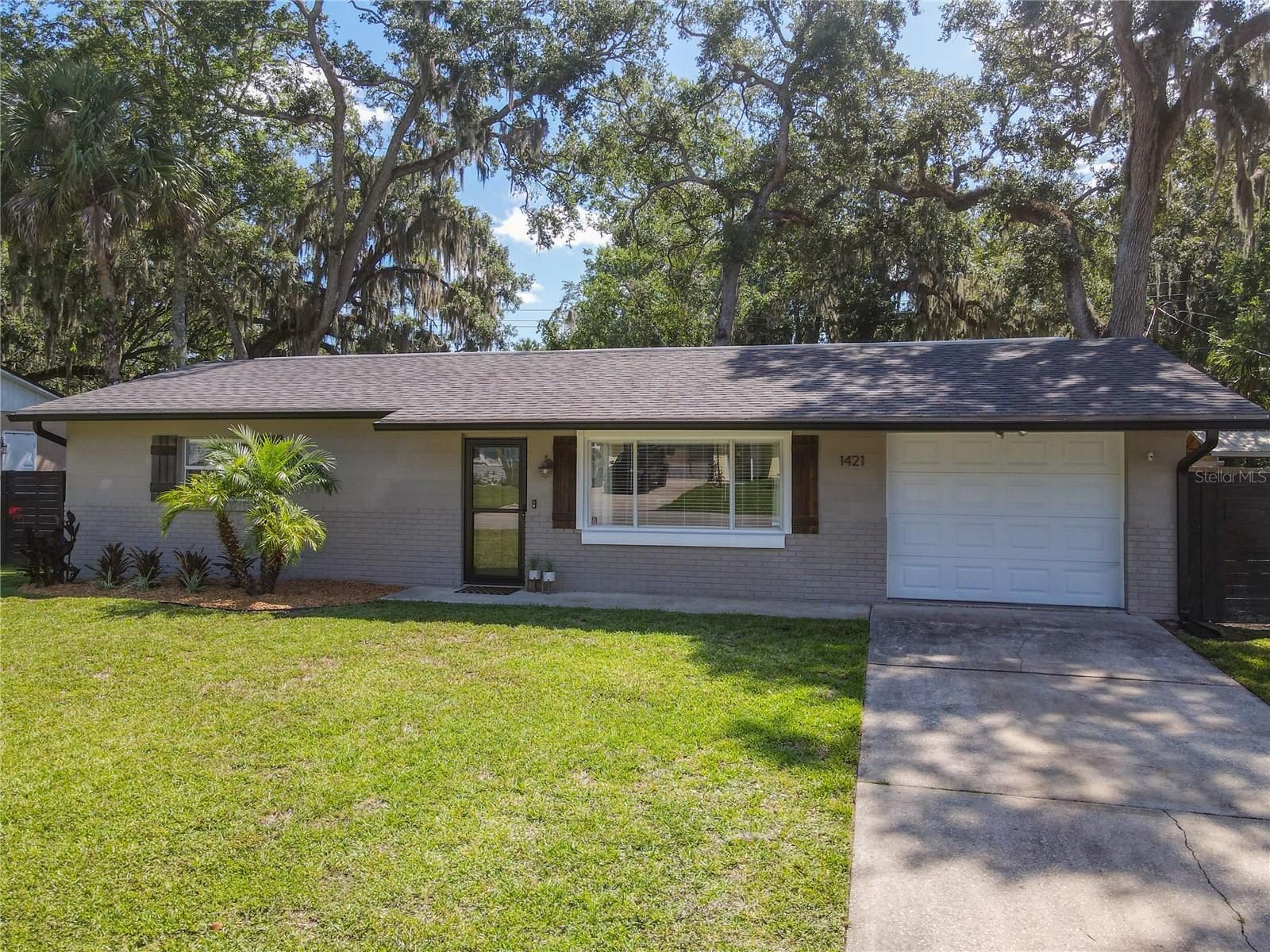 1421 Pine Tree Dr Property Photo 1
