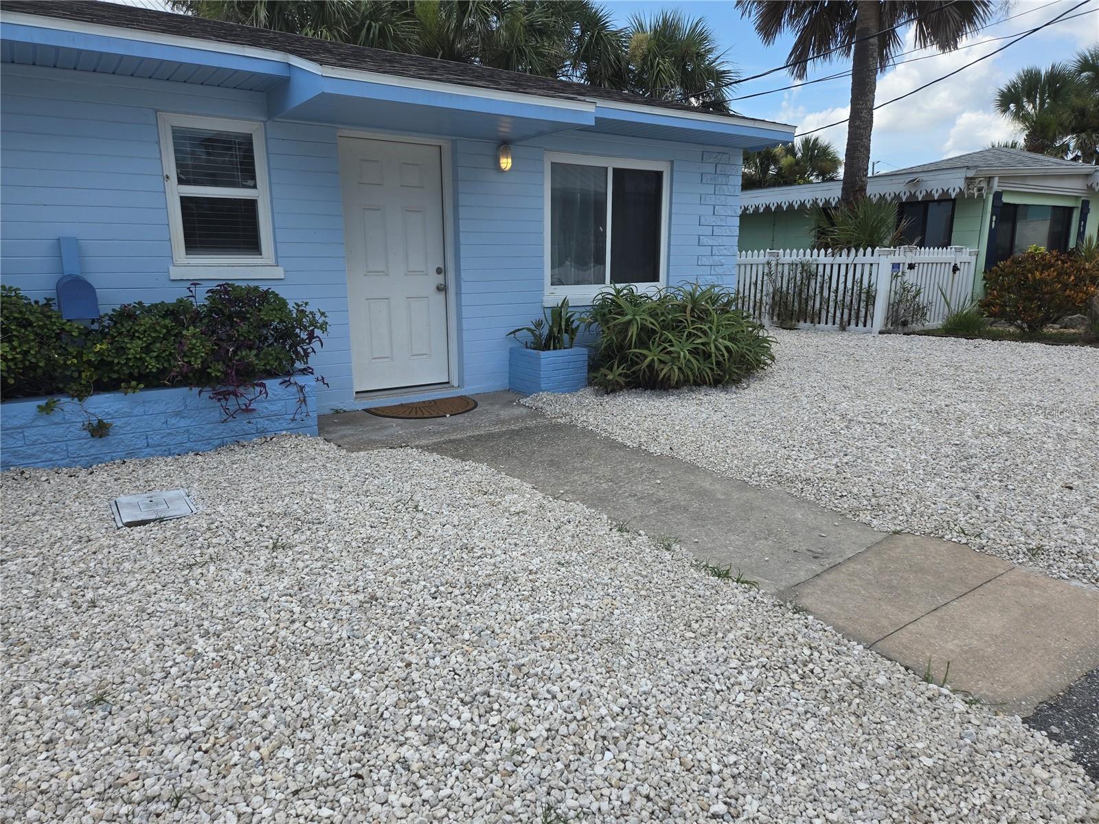 411 Esther St Property Photo 1