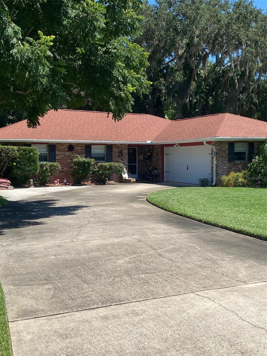 725 Green Rd Property Photo 1