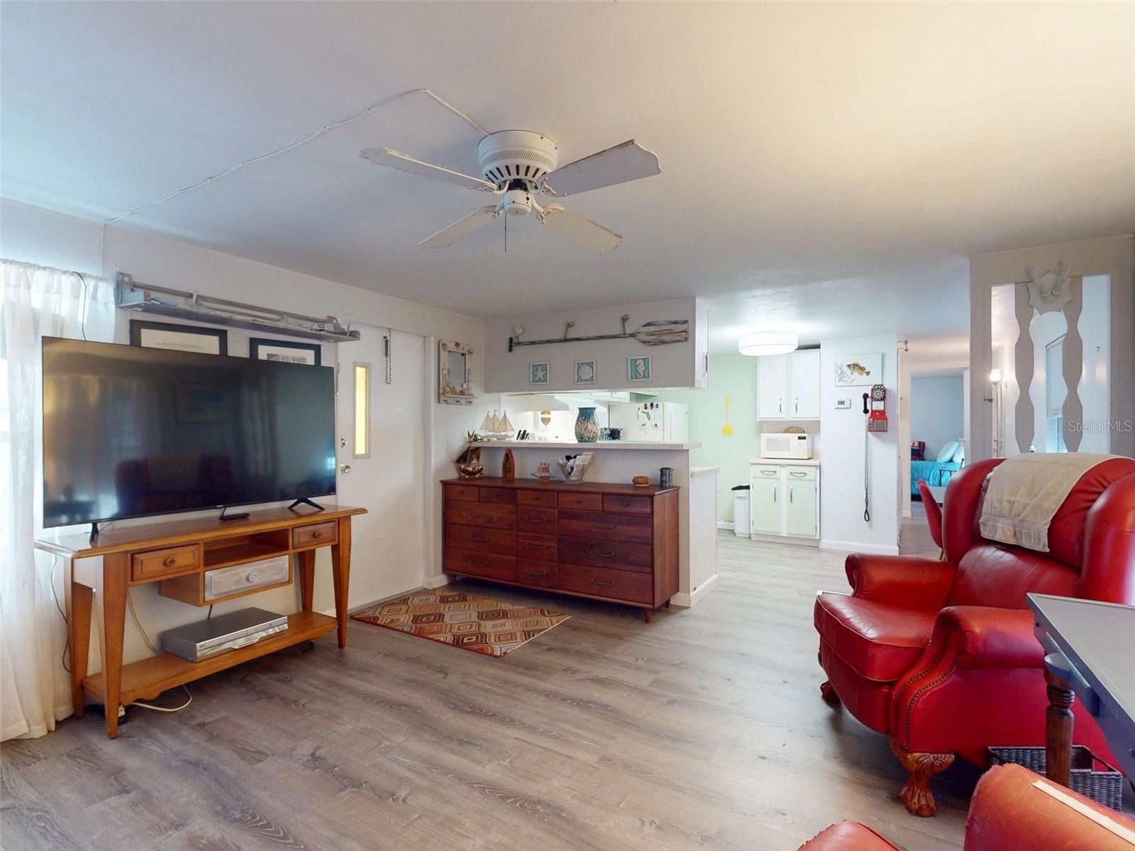 2201 S Ridgewood Ave #8 Property Photo 4
