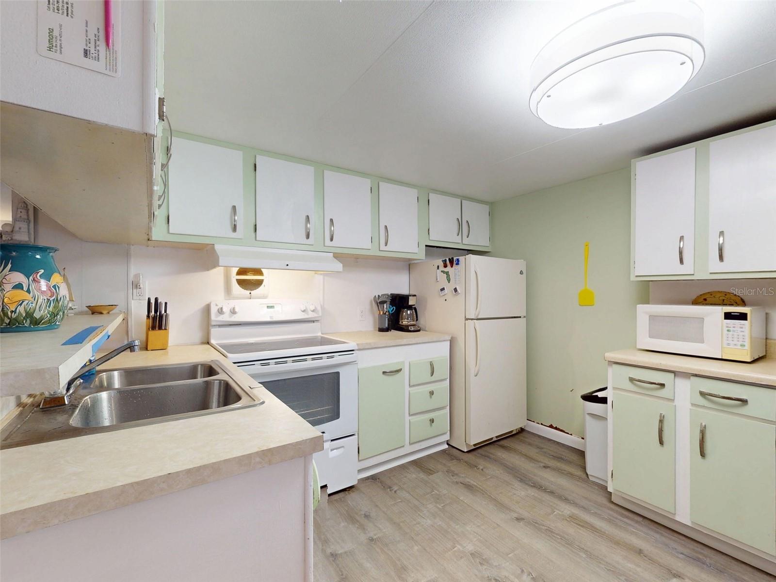 2201 S Ridgewood Ave #8 Property Photo 15