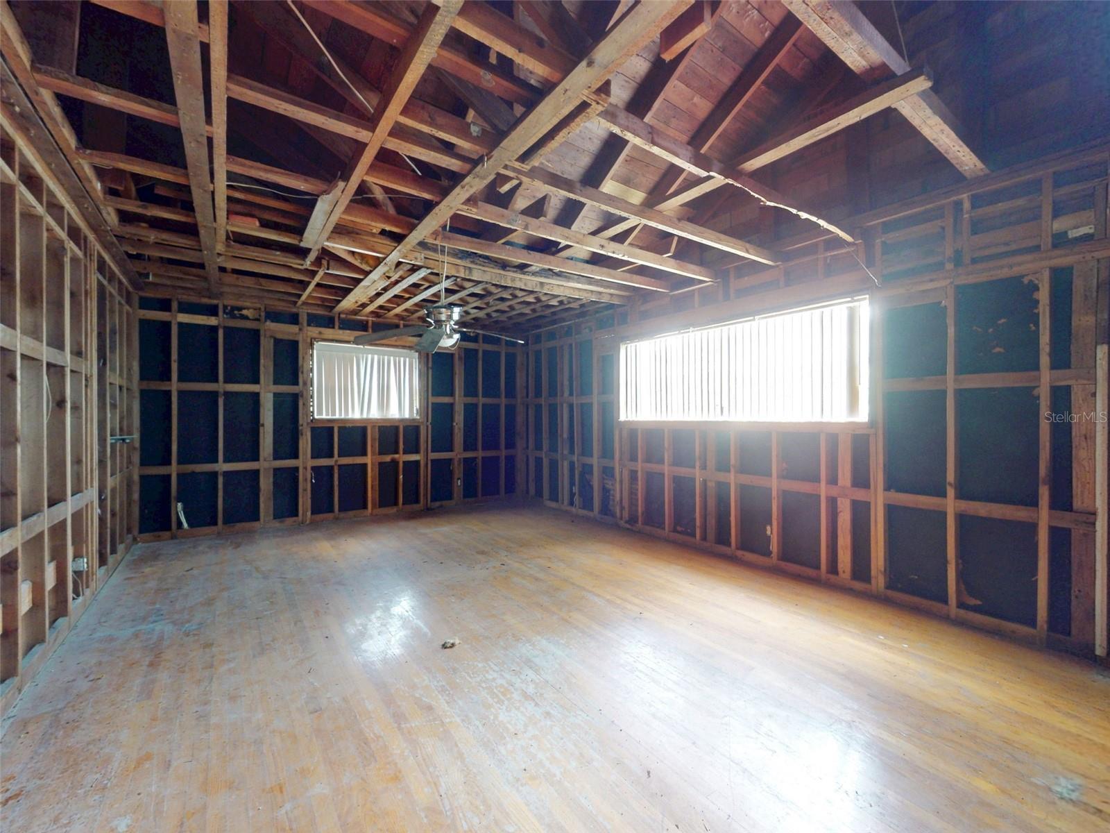 120 Railroad Ave Property Photo 23