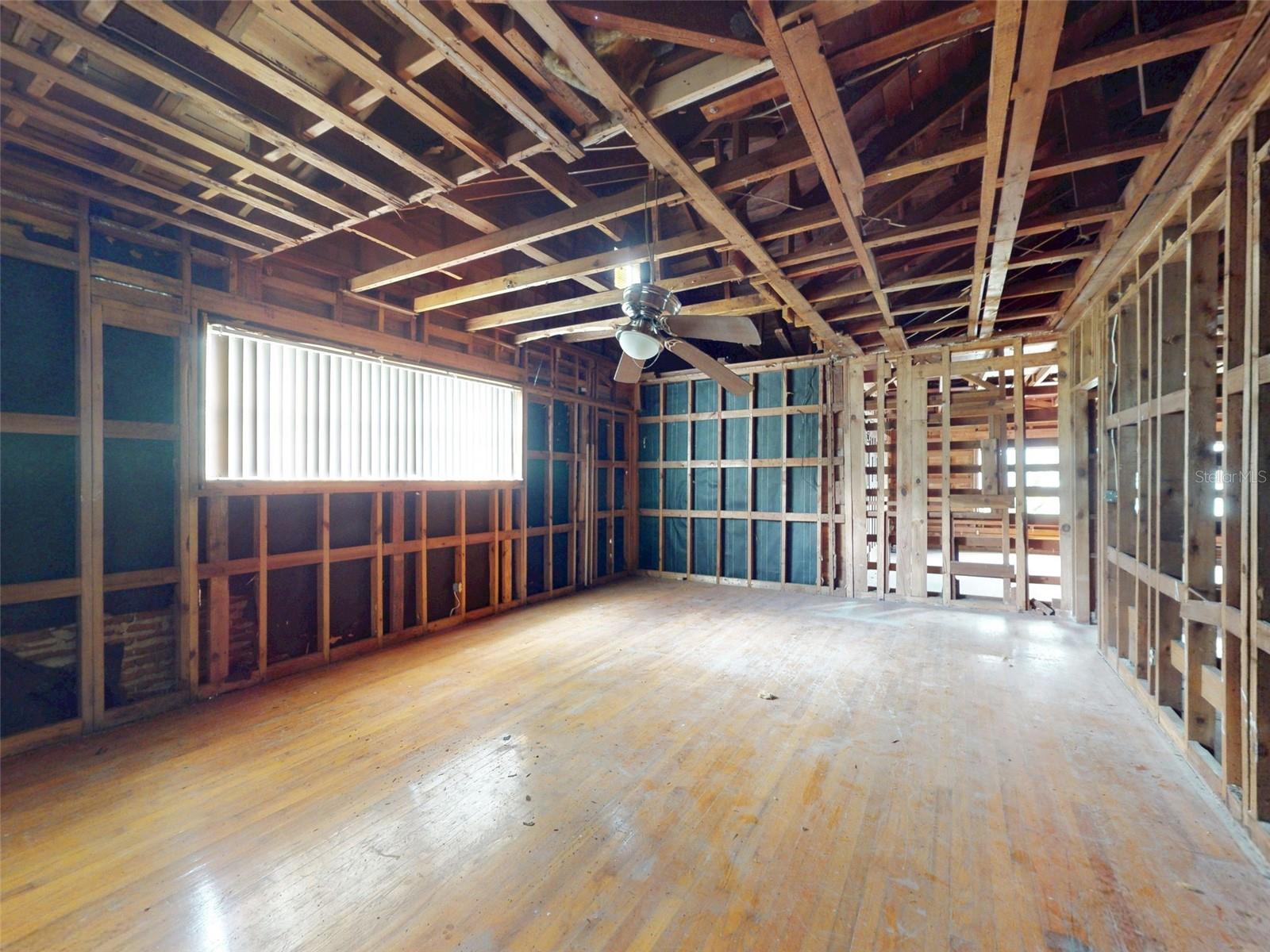 120 Railroad Ave Property Photo 24