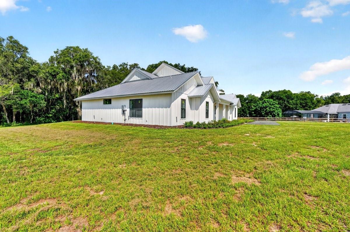 1624 Greens Dairy Rd Property Photo 3
