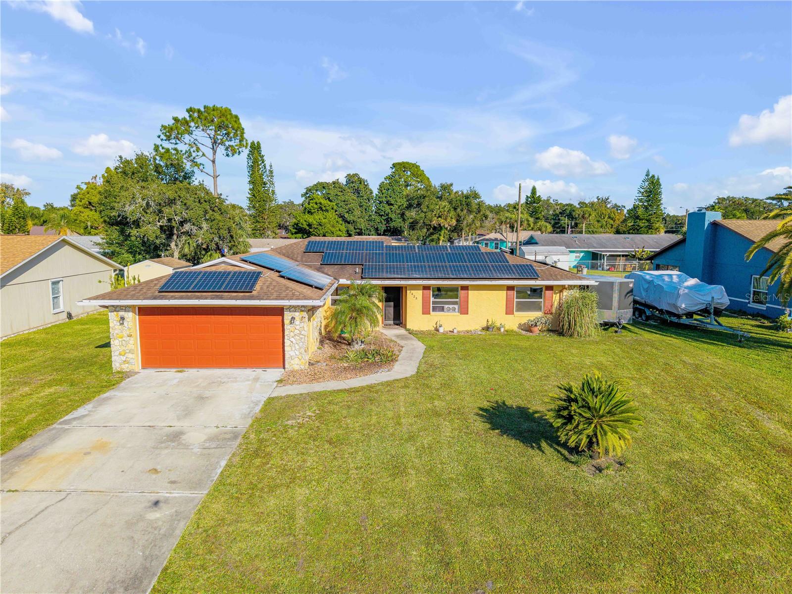 2425 Travelers Palm Dr Property Photo 1