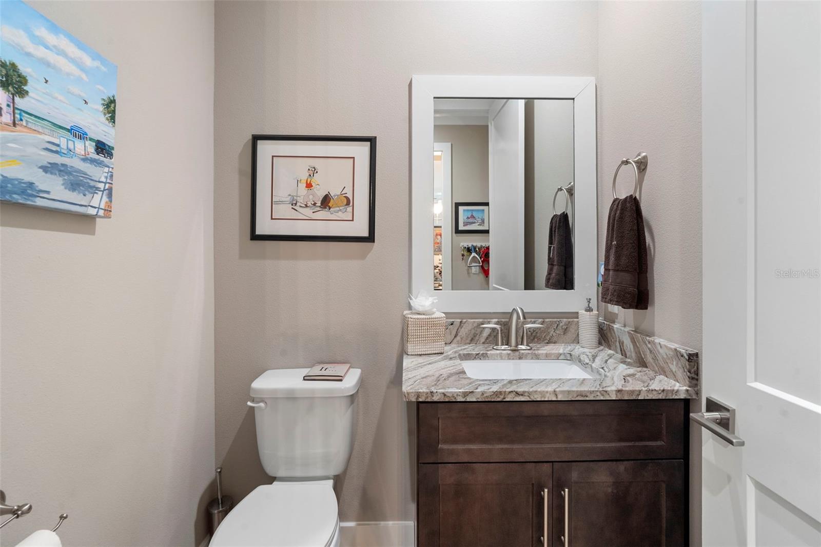 1702 Saxon Dr Property Photo 44