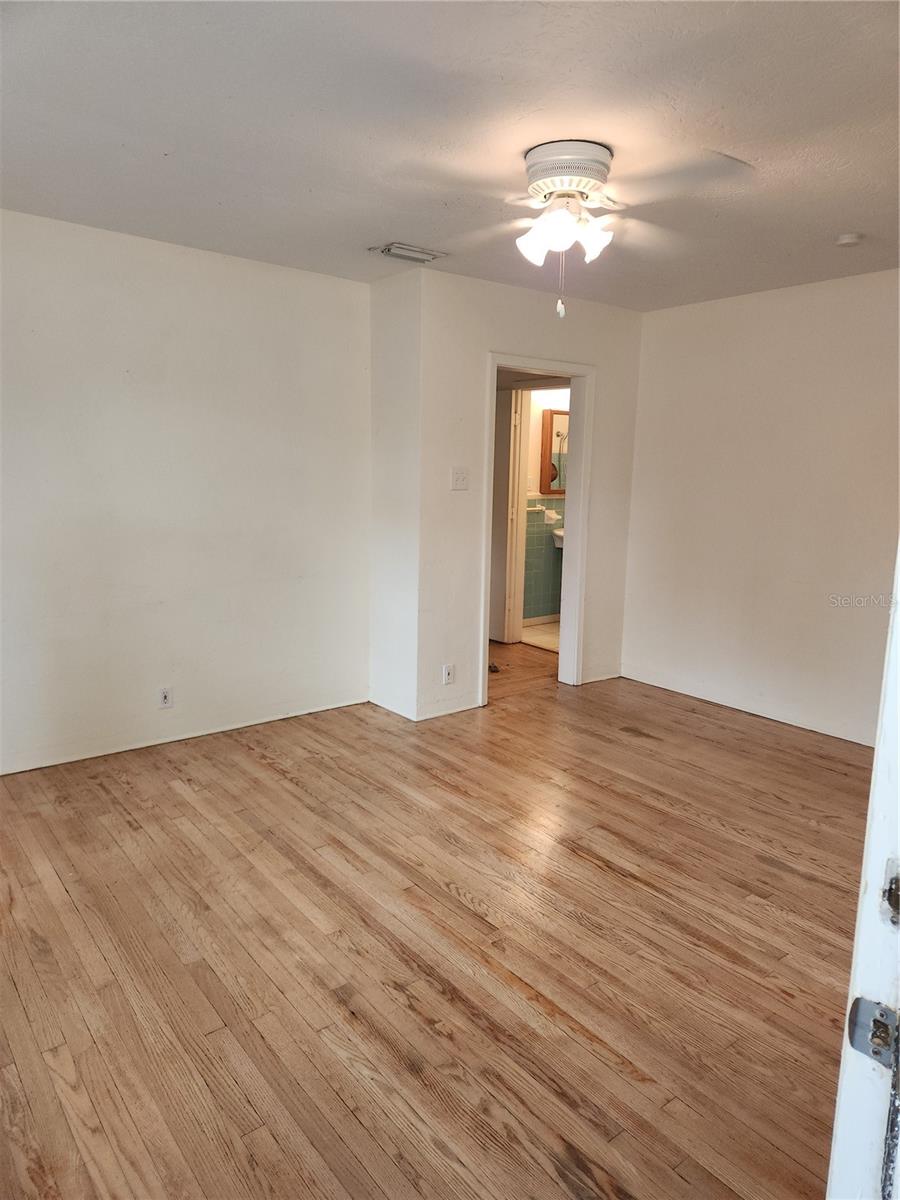 486 Oak St Property Photo 7