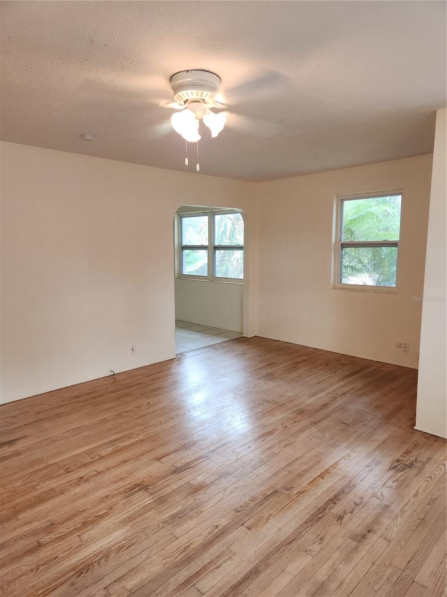 486 Oak St Property Photo 8