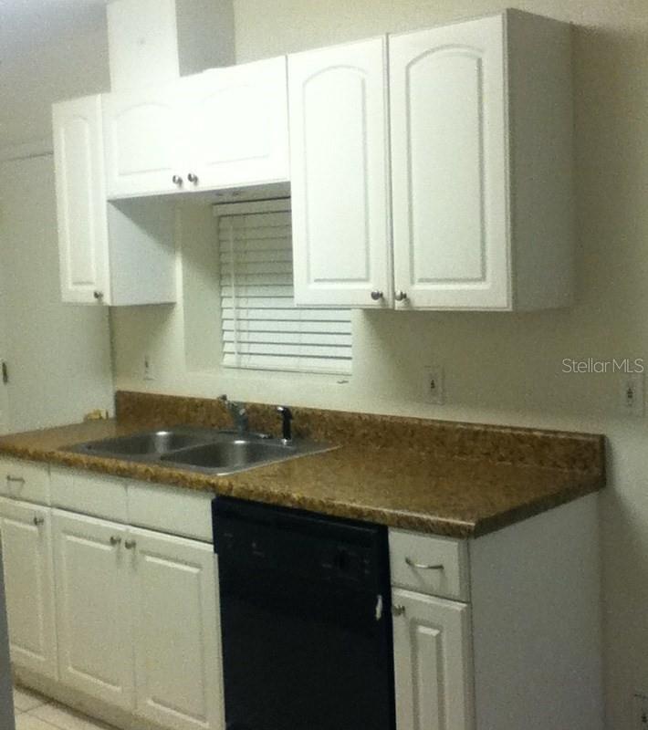 486 Oak St Property Photo 14