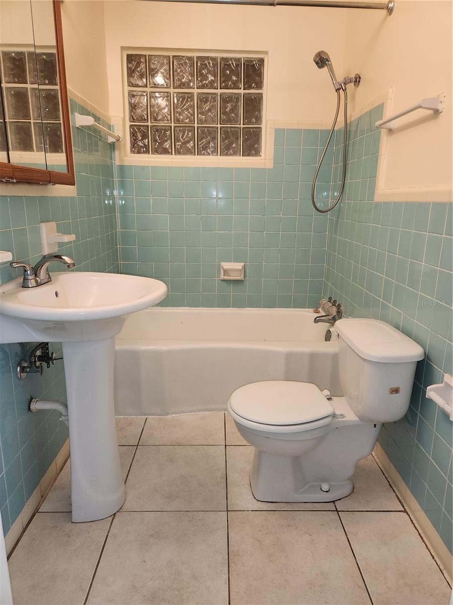 486 Oak St Property Photo 17
