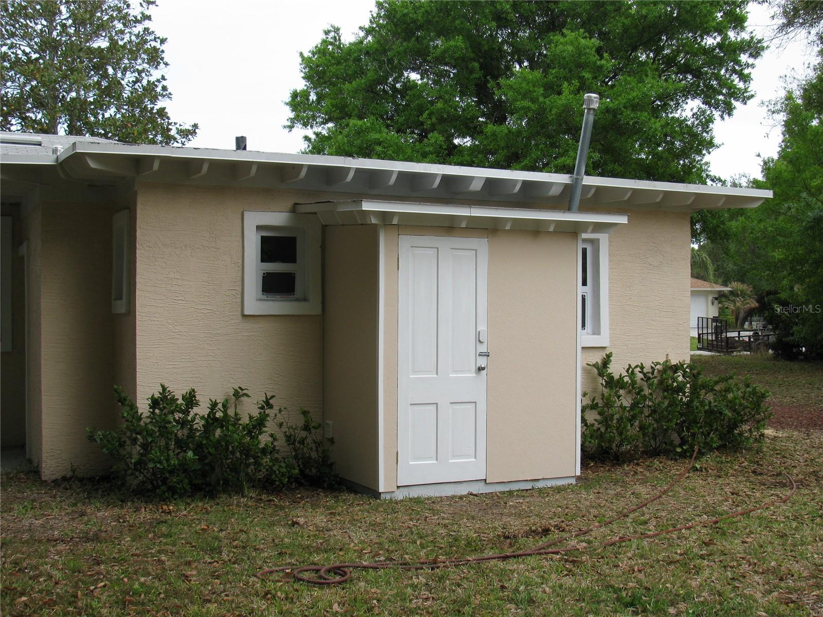 486 Oak St Property Photo 33