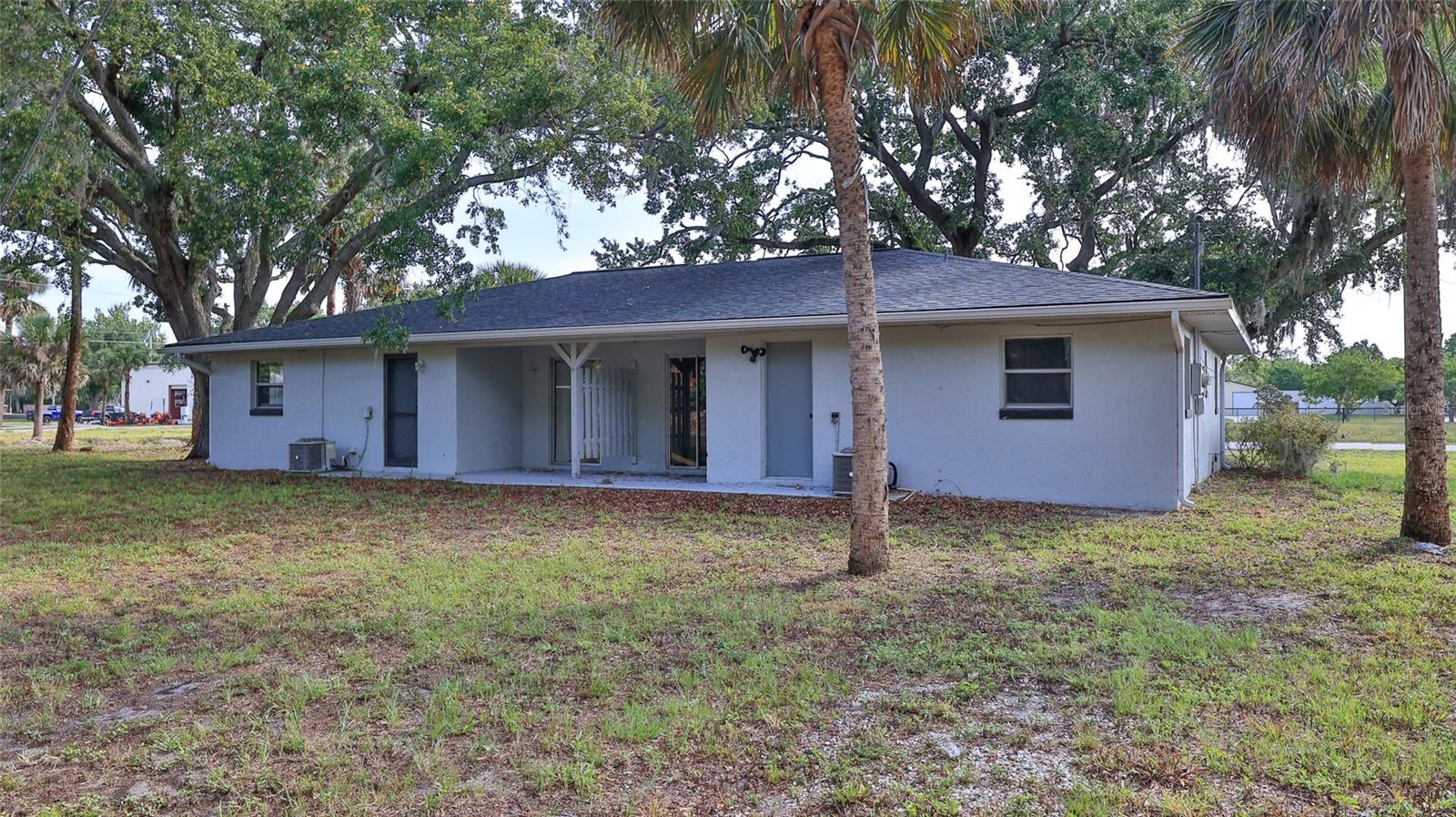 1802 N Fern Palm Dr Property Photo 3