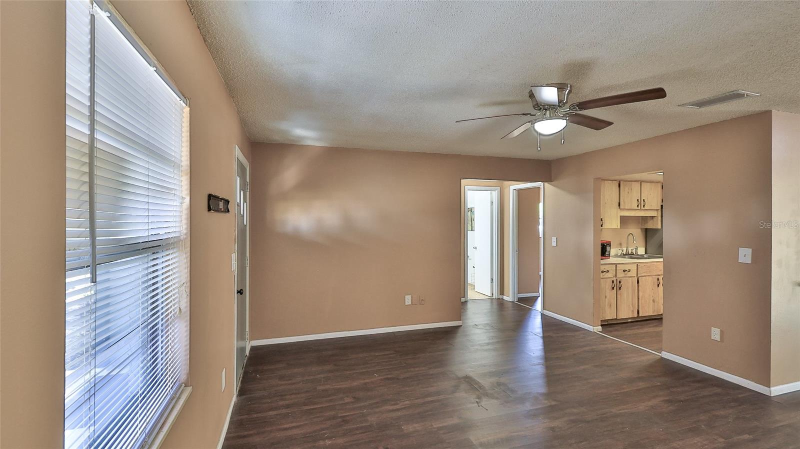 1802 N Fern Palm Dr Property Photo 9