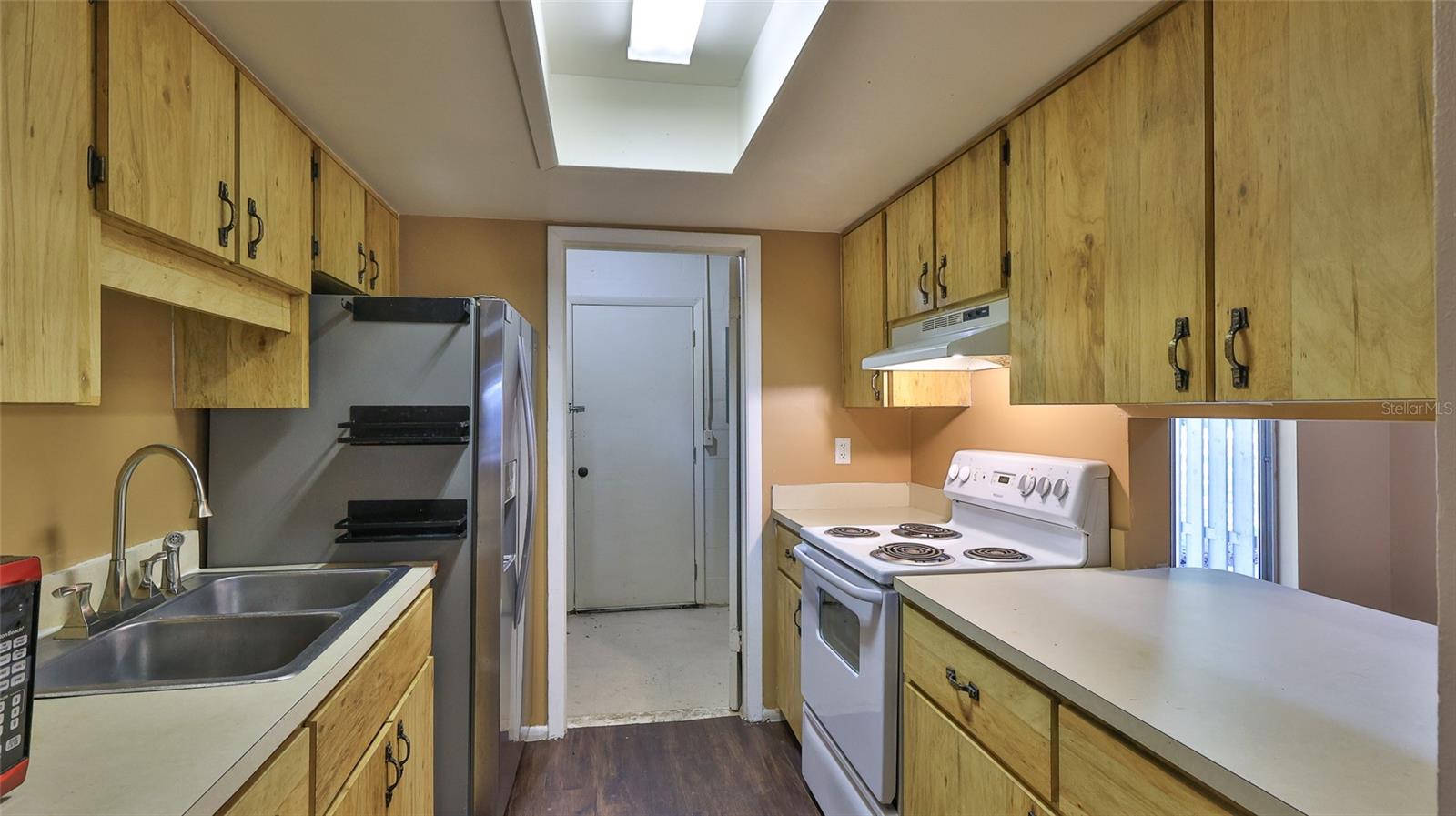 1802 N Fern Palm Dr Property Photo 12