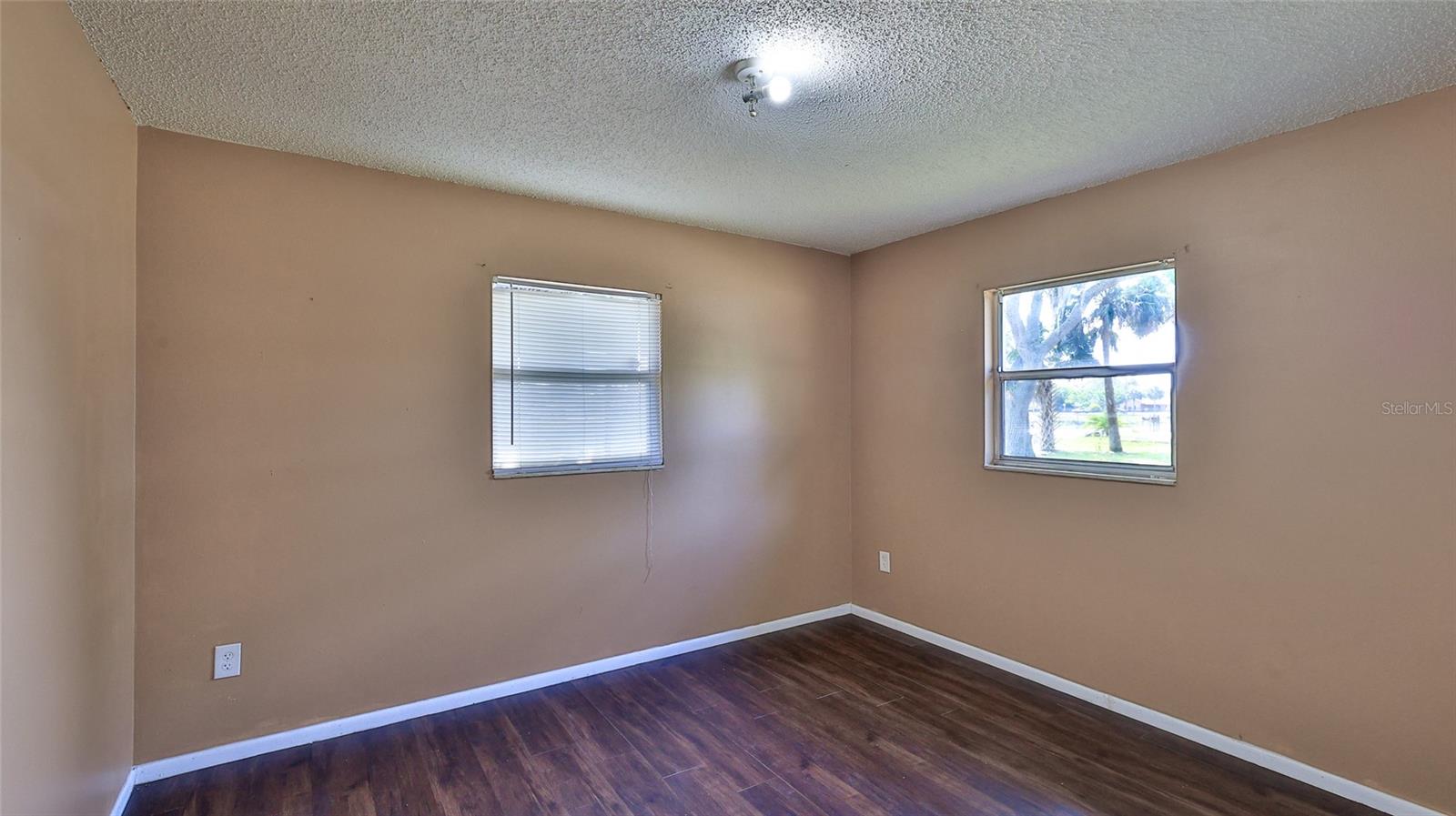 1802 N Fern Palm Dr Property Photo 24
