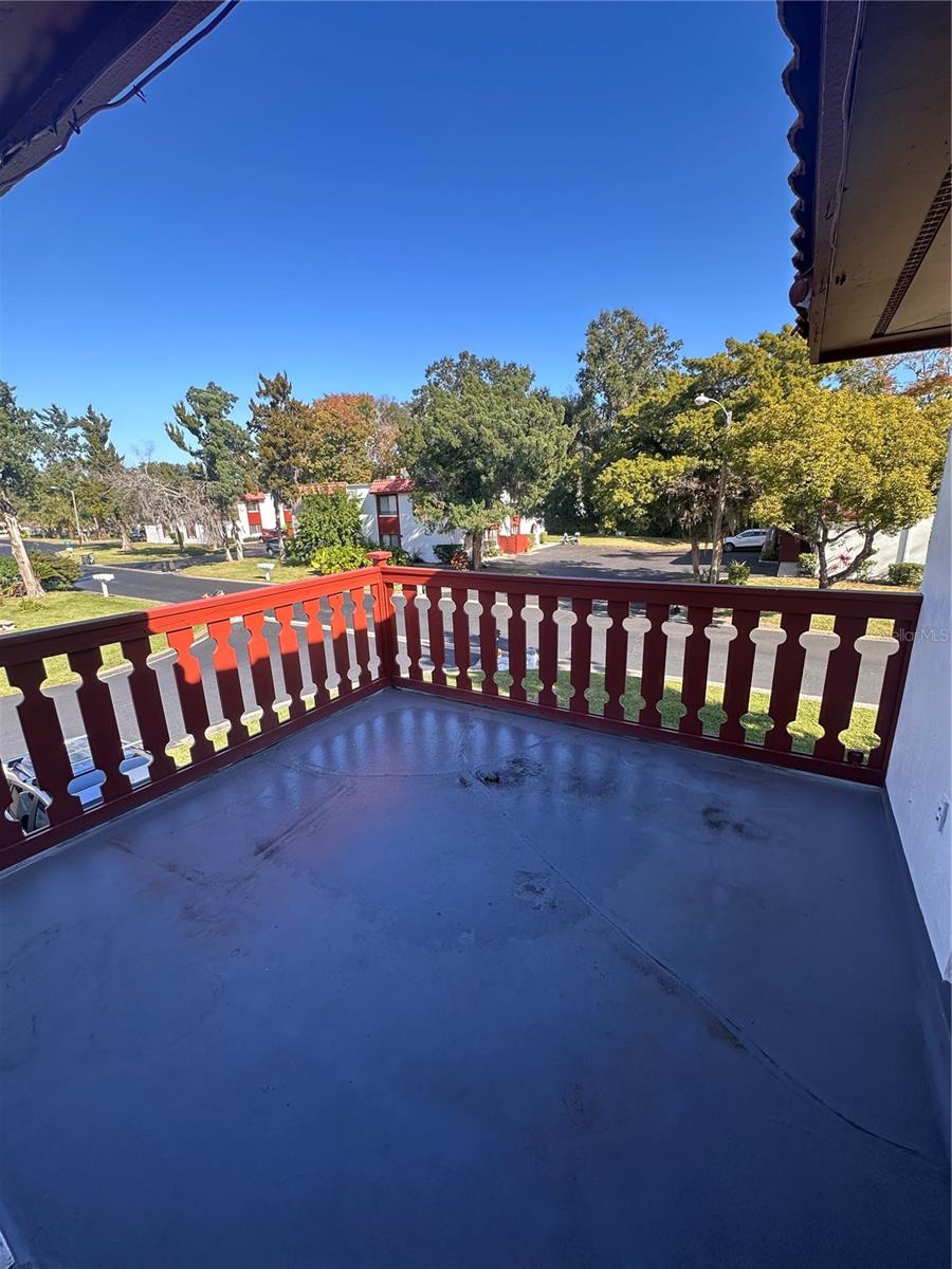 2016 Oak Meadow Cir Property Photo 3