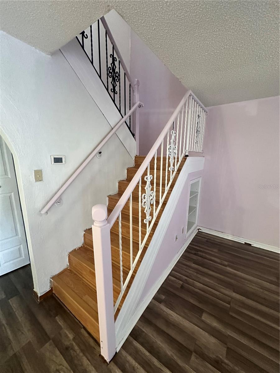 2016 Oak Meadow Cir Property Photo 5