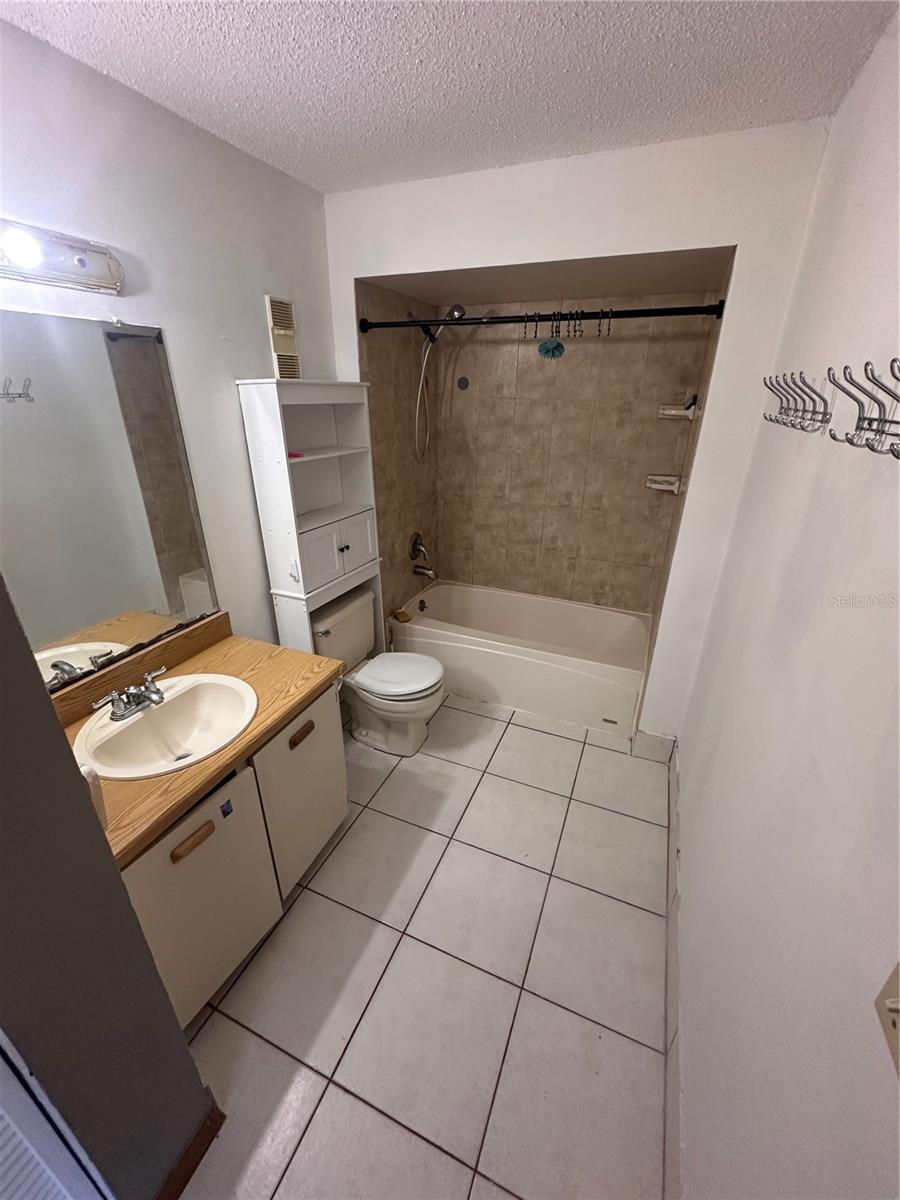 2016 Oak Meadow Cir Property Photo 15