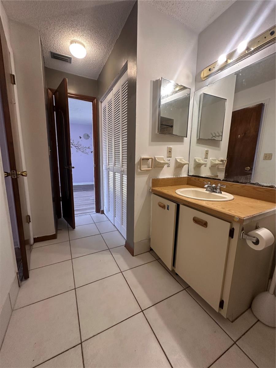 2016 Oak Meadow Cir Property Photo 16