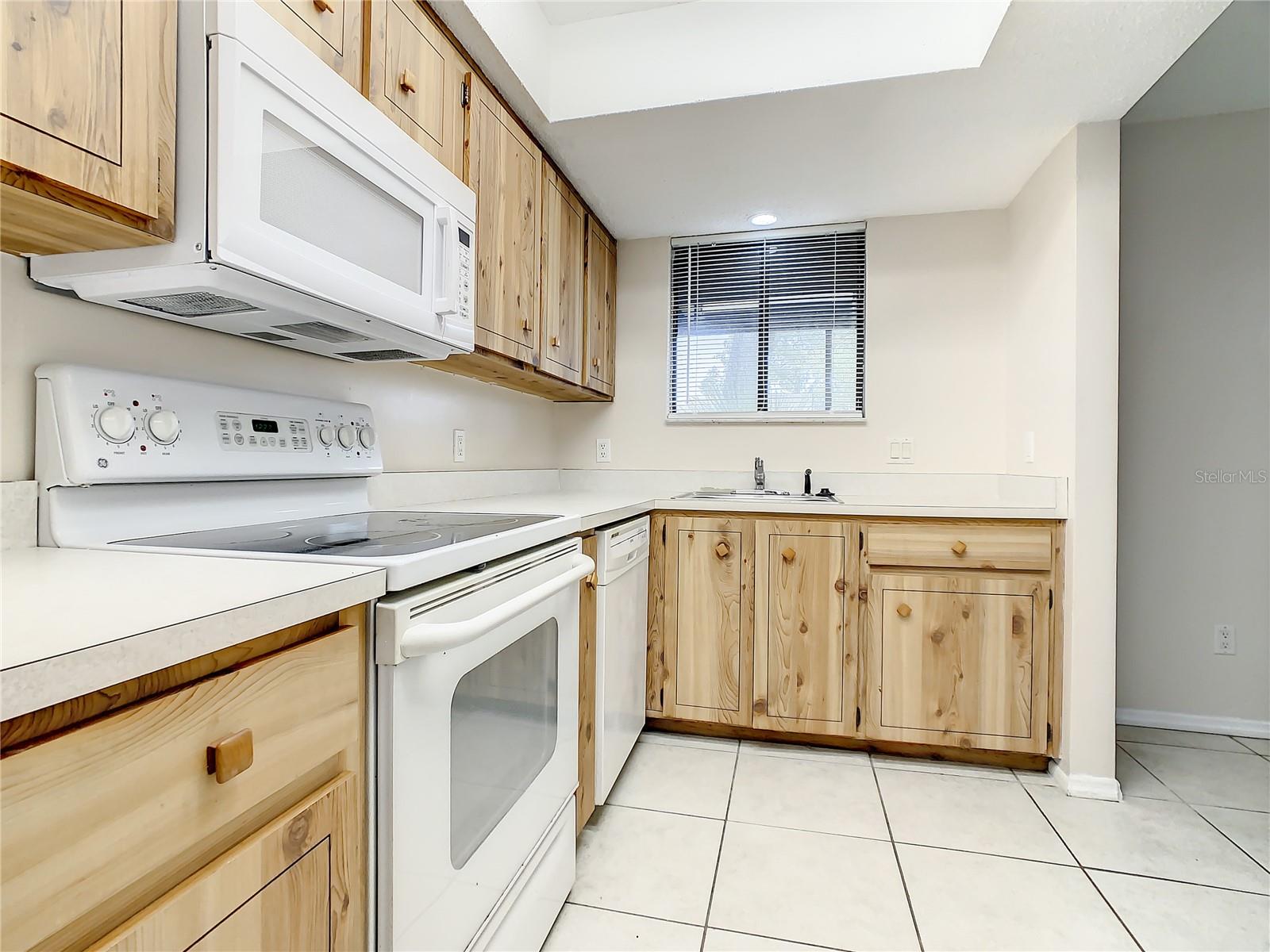 232 N Ridgewood Ave #g41 Property Photo 6