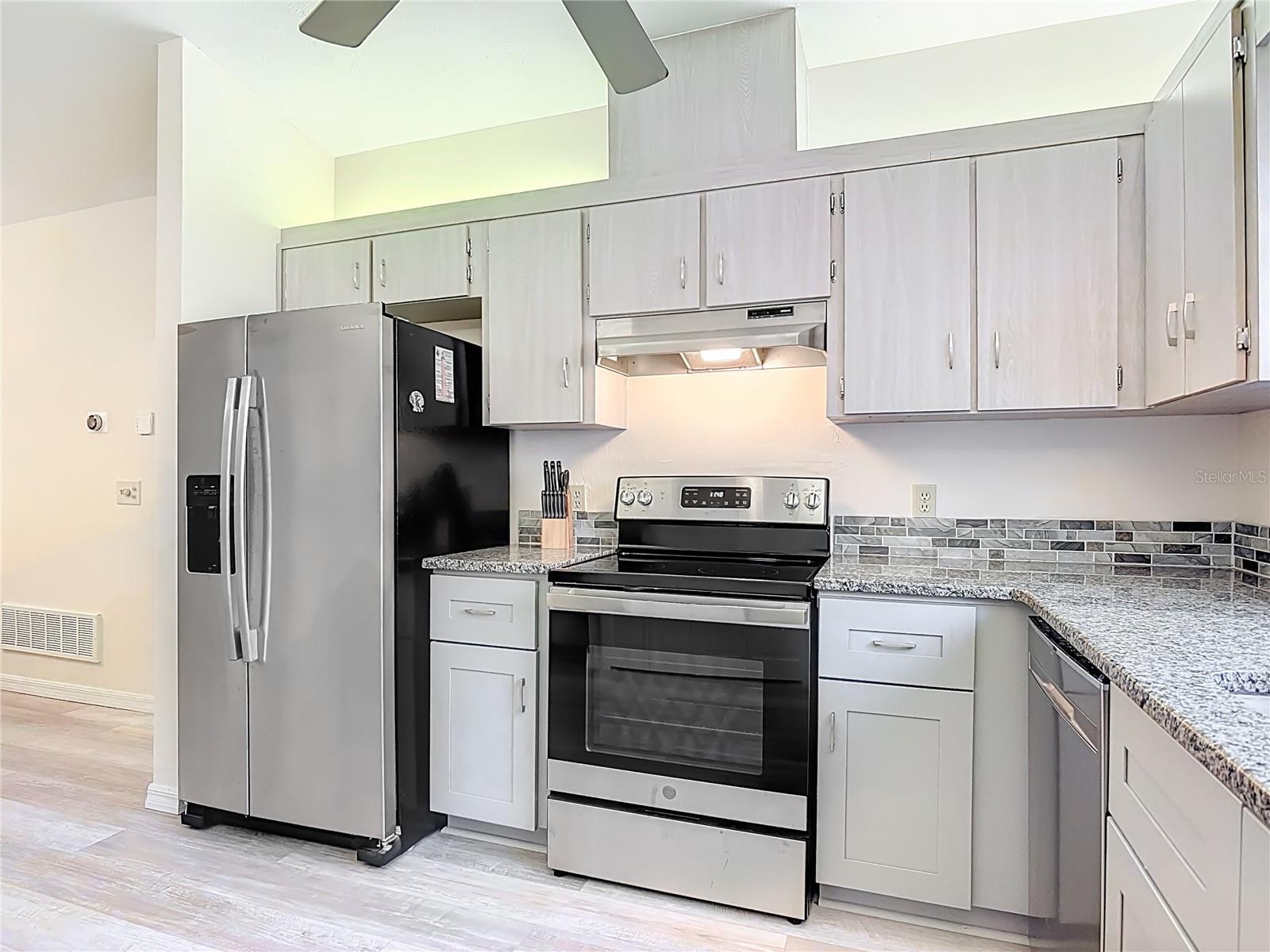 4761 Riverglen Blvd Property Photo 9