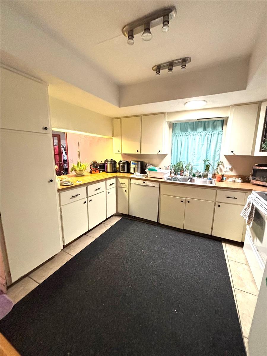 6 Fairgreen Ave Property Photo 17