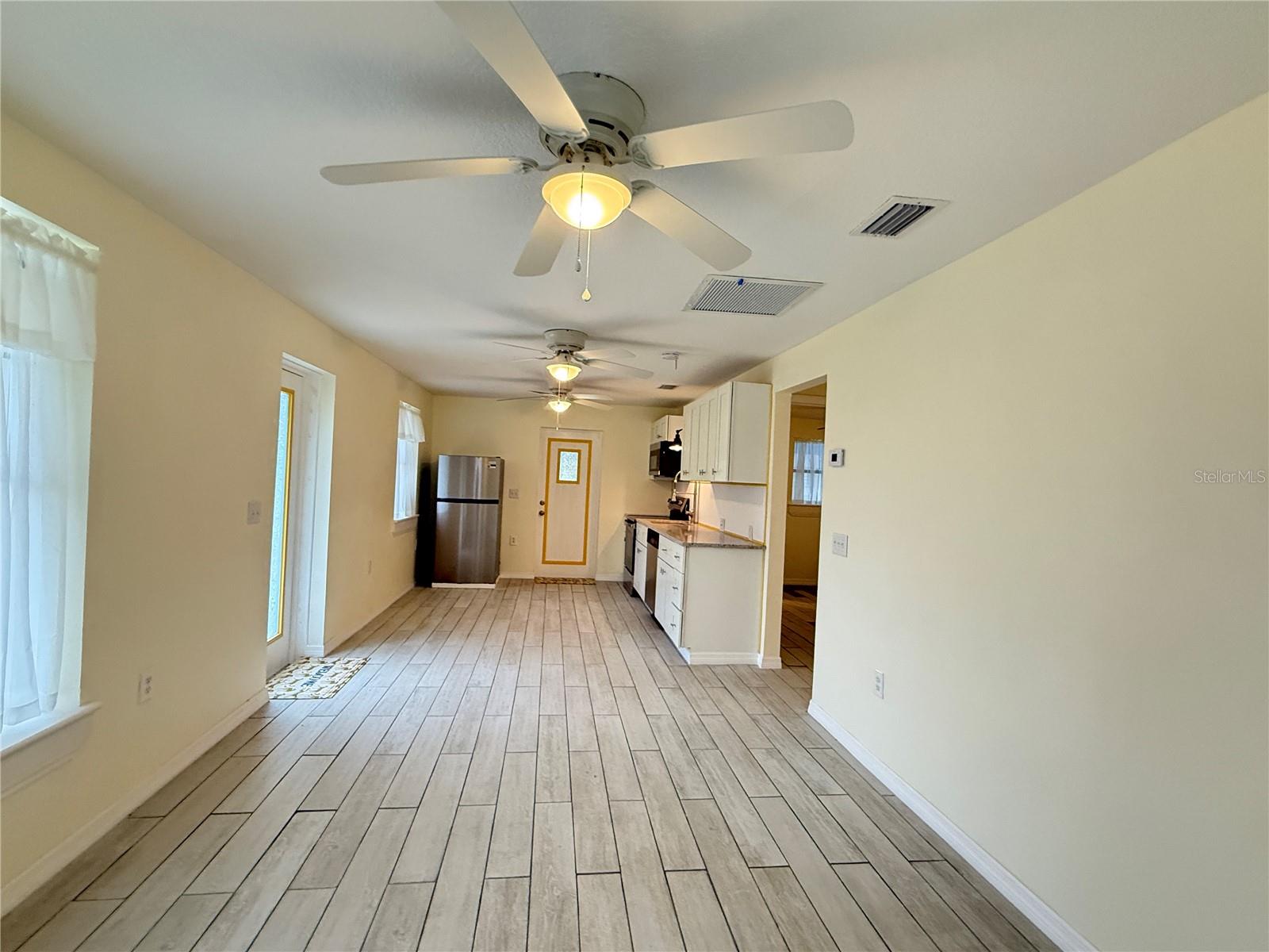 302 Adele St Property Photo 2