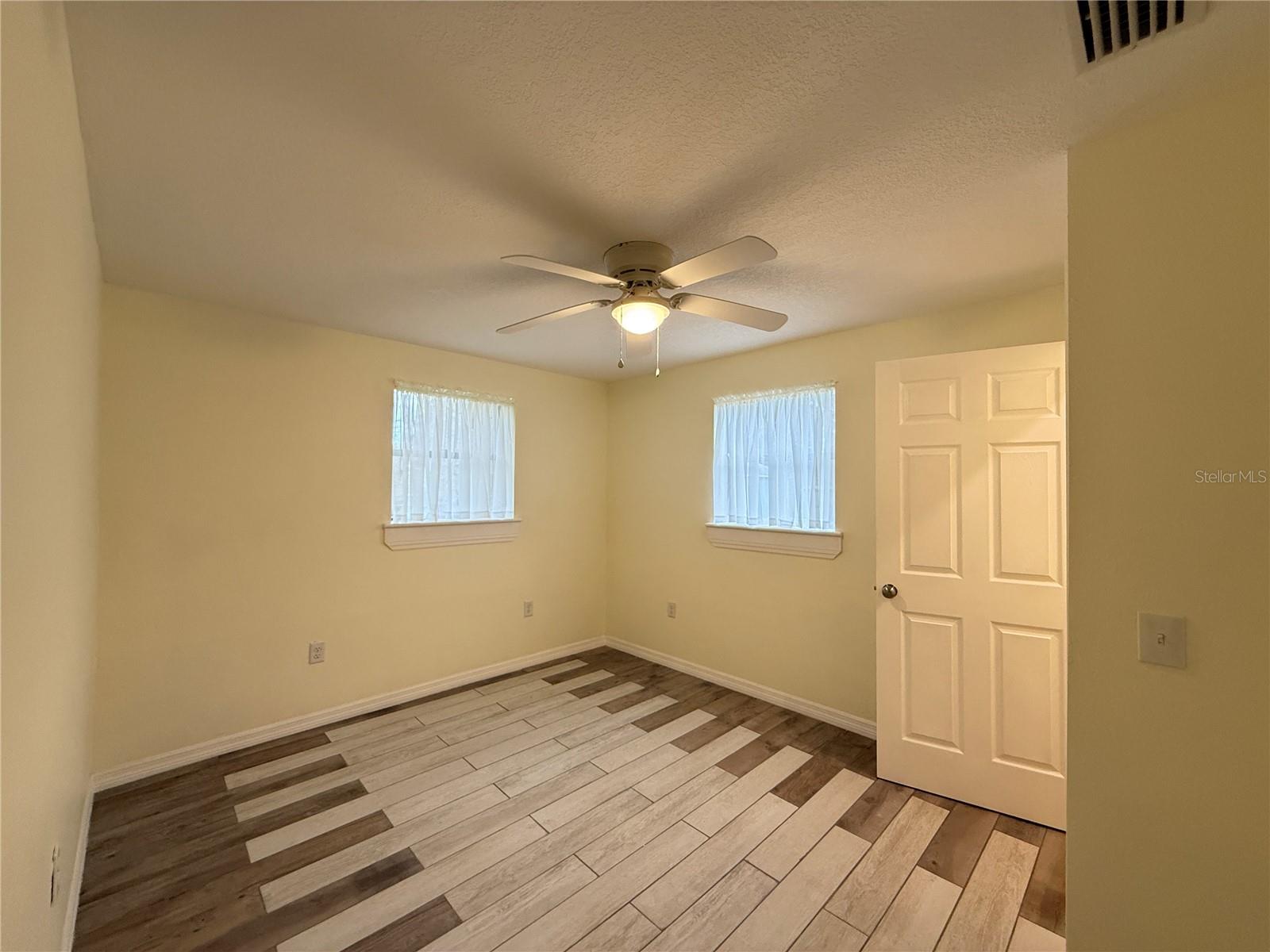 302 Adele St Property Photo 4