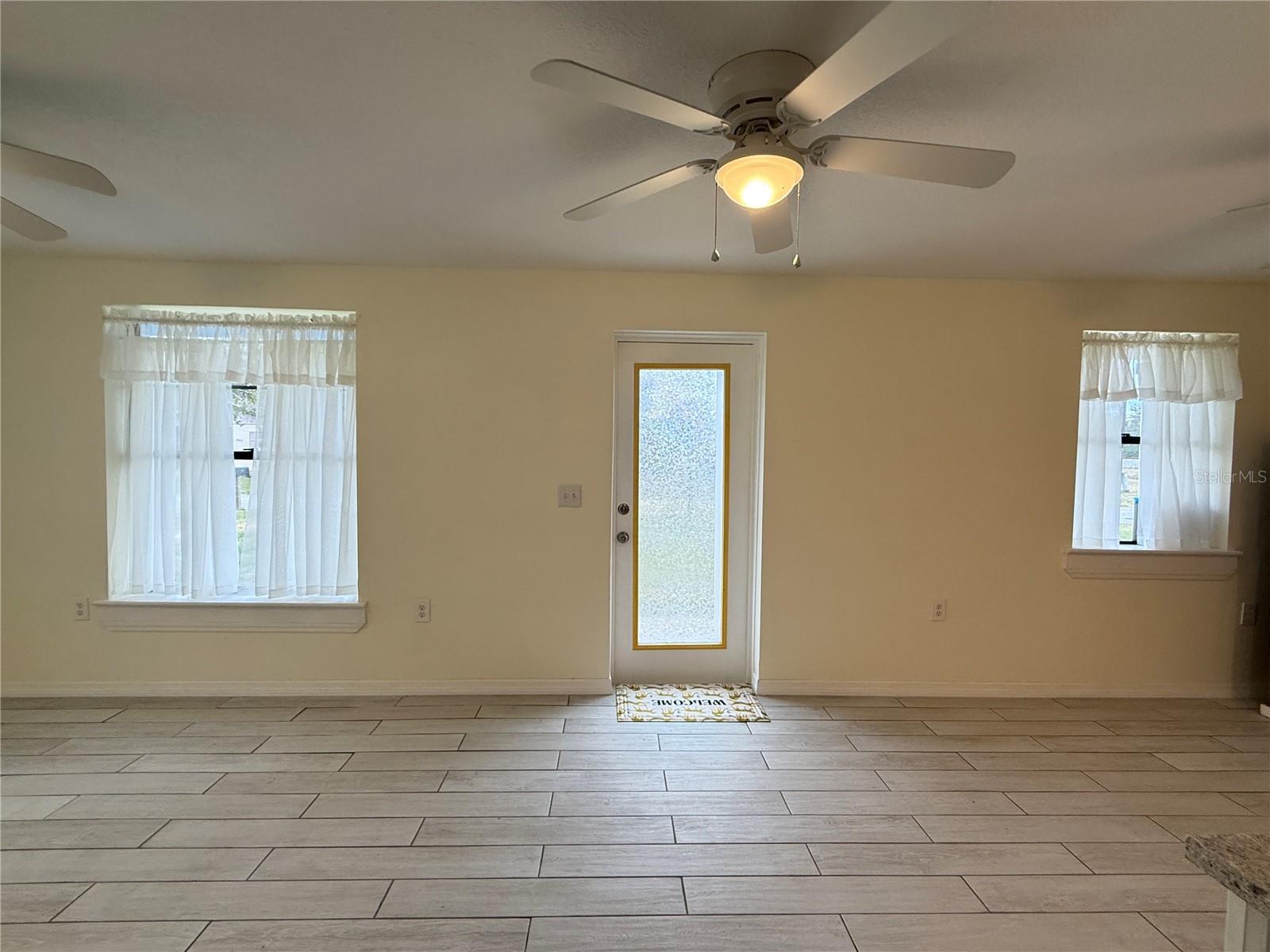 302 Adele St Property Photo 6