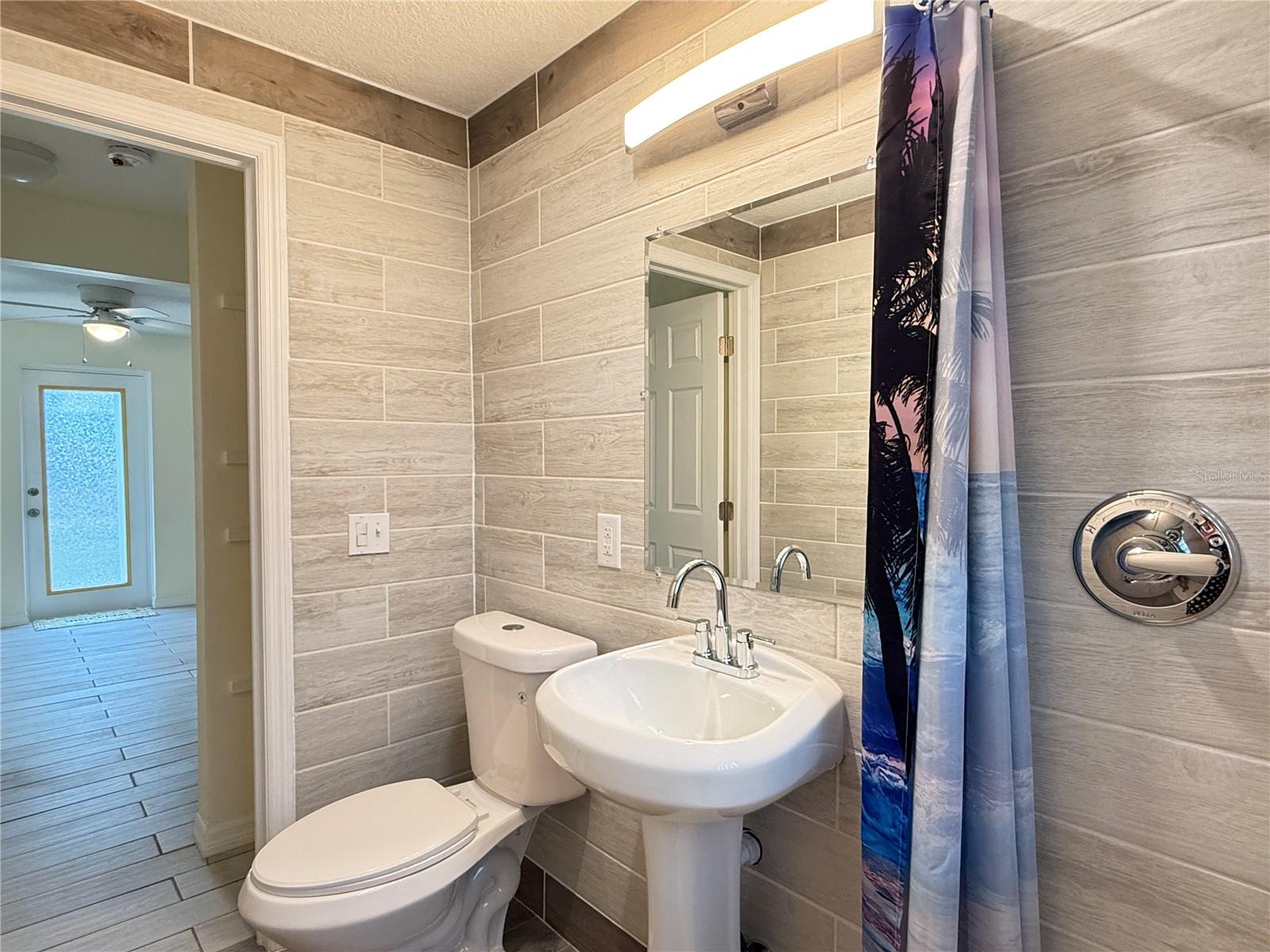 302 Adele St Property Photo 25